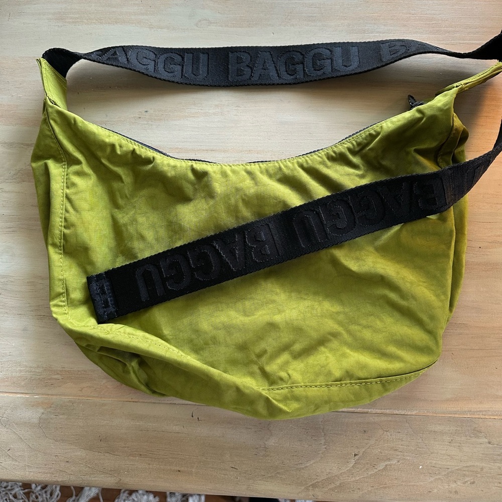 baggu crescent bag green